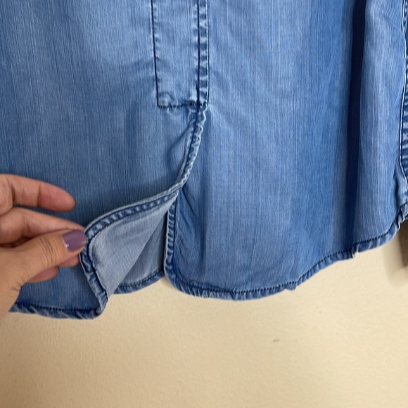 HOLDING HORSES ANTHRO Embroidered Button Down Blue Chambray Shirt Sz Medium - Picture 8 of 9